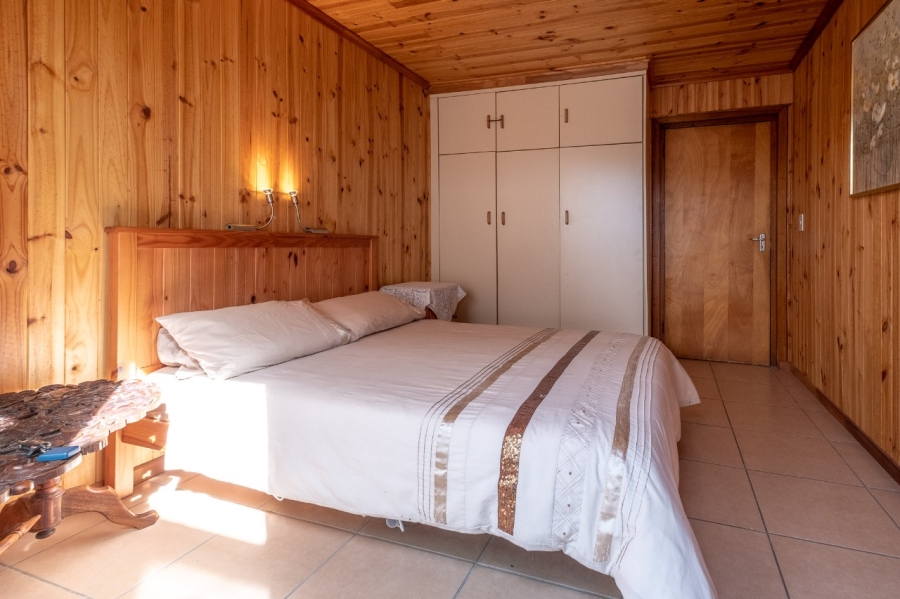 To Let 4 Bedroom Property for Rent in Herolds Bay Western Cape